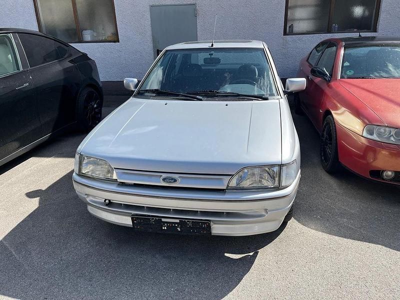 Silber Gebraucht 1991 Ford Orion Ghia Limousine | 2.900 € - Bild 1/4