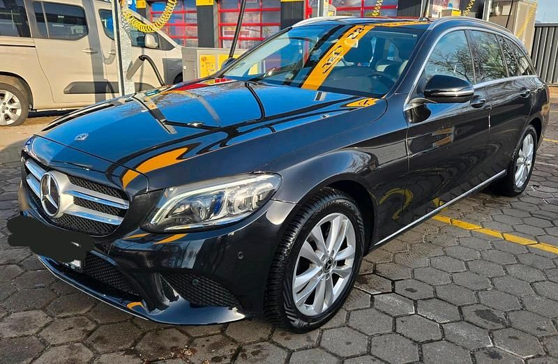 Gebraucht Mercedes C220 194 PS (142 kW) 2019 Schwarz Kombi