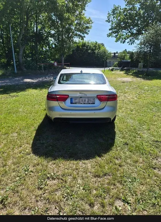 Gebraucht Jaguar XE Prestige 179 PS (131 kW) 2016 Silber Limousine
