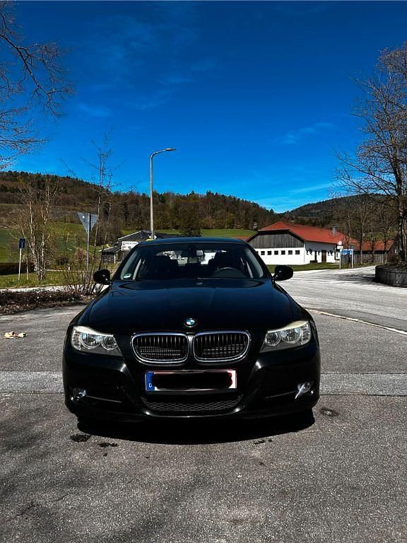 Second-hand BMW 318 143 CP (105 kW) 2009 Negru Berlinǎ