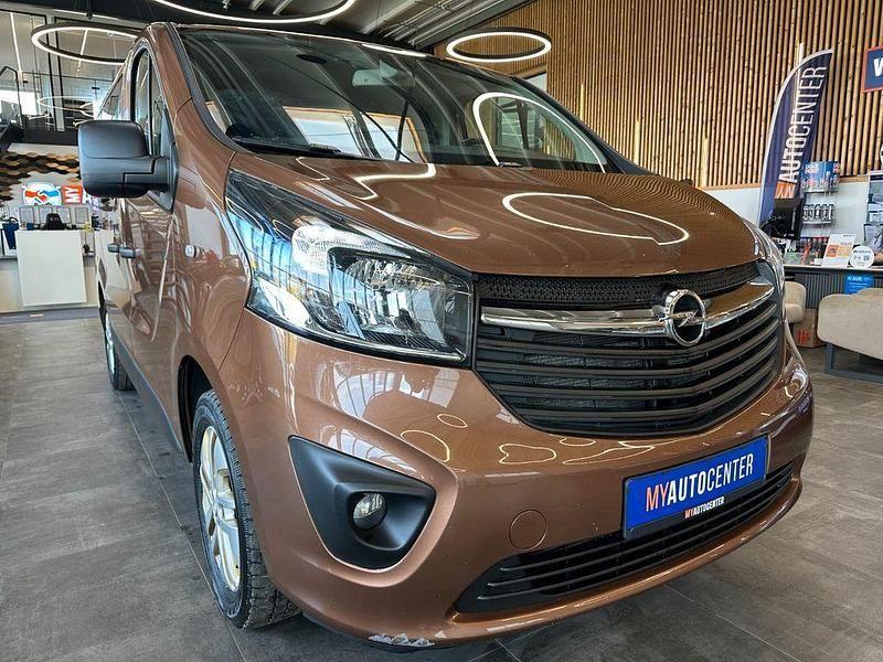 Second-hand Opel Vivaro 145 CP (106 kW) 2017 Maro Monovolum