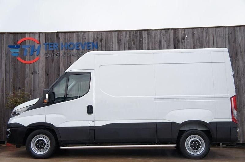 Gebraucht Iveco Daily 116 PS (85 kW) 2018 Weiß Van / Kleinbus