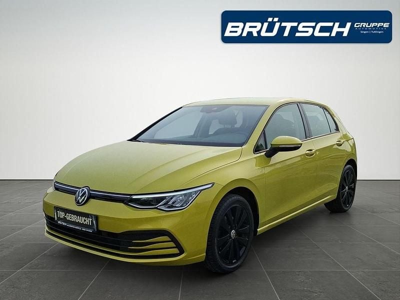 Limonengelb metallic Gebraucht 2020 VW Golf VIII Life Limousine | 17.580 € (Fairer Preis) - Bild 1/4