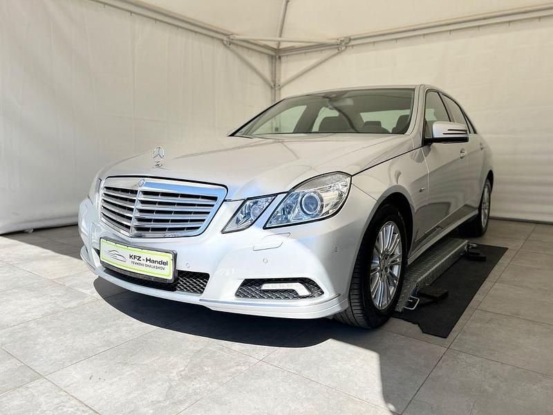 Silber Gebraucht 2010 Mercedes E350 Limousine | 12.780 € (Fairer Preis) - Bild 1/4