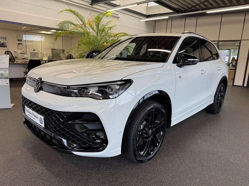 Pure white Gebraucht 2024 VW Tiguan R-line SUV | 49.980 € (Etwas zu teuer) - Bild 1/4