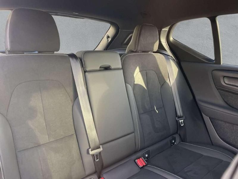 Gebraucht Volvo XC40 Plus 197 PS (144 kW) 2025 Sand dune / metallic SUV