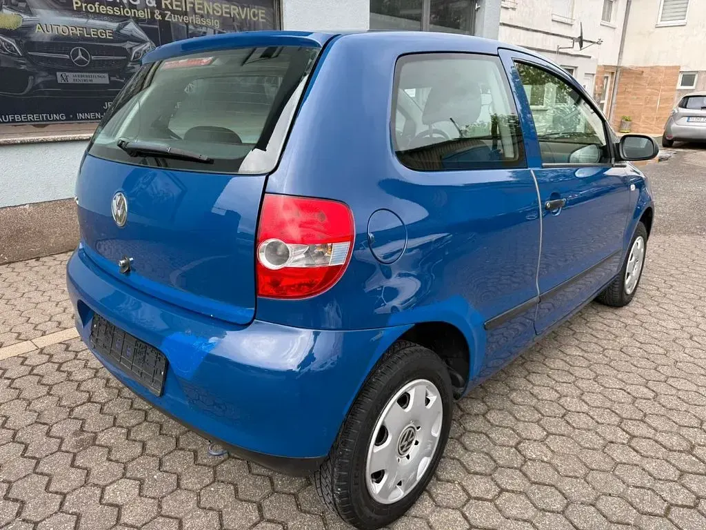 Używany VW Fox Basis 54 KM (39 kW) 2005 Niebieski Hatchback
