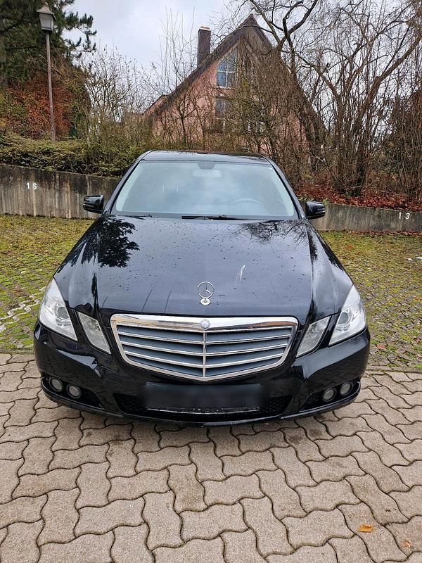Gebraucht Mercedes E220 170 PS (125 kW) 2009 Schwarz Limousine