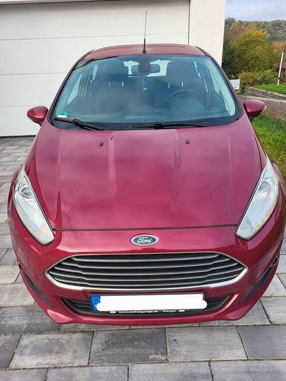 Rot Gebraucht 2013 Ford Fiesta Titanium Kleinwagen | 2.700 € (Superpreis) - Bild 1/4