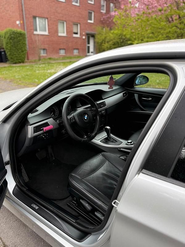 Gebraucht BMW 320 164 PS (120 kW) 2007 Limousine