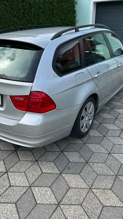 Gebraucht BMW 318 143 PS (105 kW) 2009 Silber Kombi