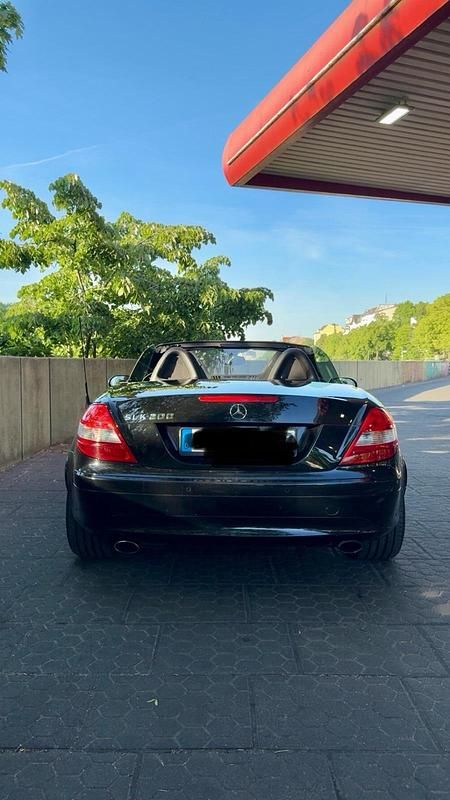 Second-hand Mercedes SLK200 163 CP (119 kW) 2007 Negru Cabrio