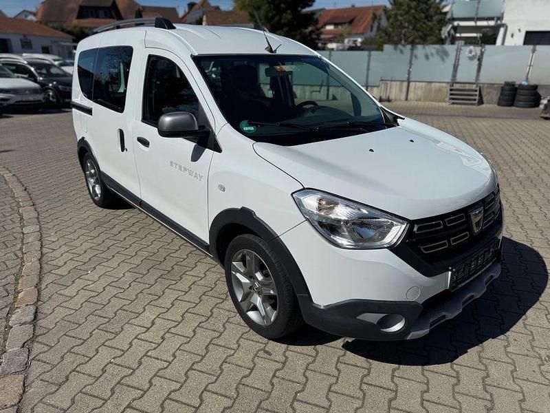 Gebraucht Dacia Dokker Stepway 109 PS (80 kW) 2019 Weiß Van / Kleinbus
