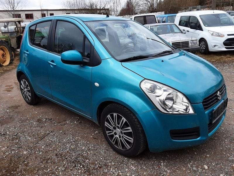 Gebraucht Suzuki Splash 68 PS (50 kW) 2011 Blau Kleinwagen