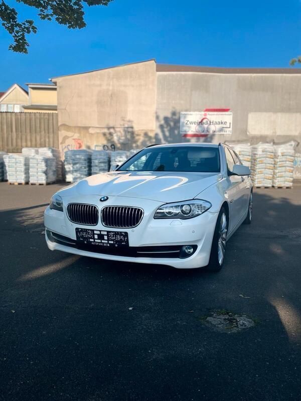 Weiß Gebraucht 2012 BMW 530 Kombi | 11.499 € (Fairer Preis) - Bild 1/4