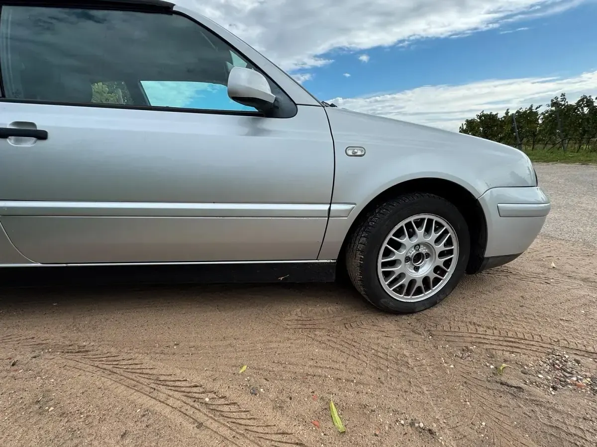 Gebraucht VW Golf Highline 115 PS (84 kW) 2002 Silber Cabrio