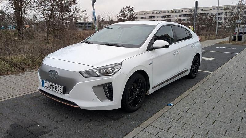 Gebraucht Hyundai Ioniq Premium 88 kW (120 PS) 2019 Weiß Kleinwagen