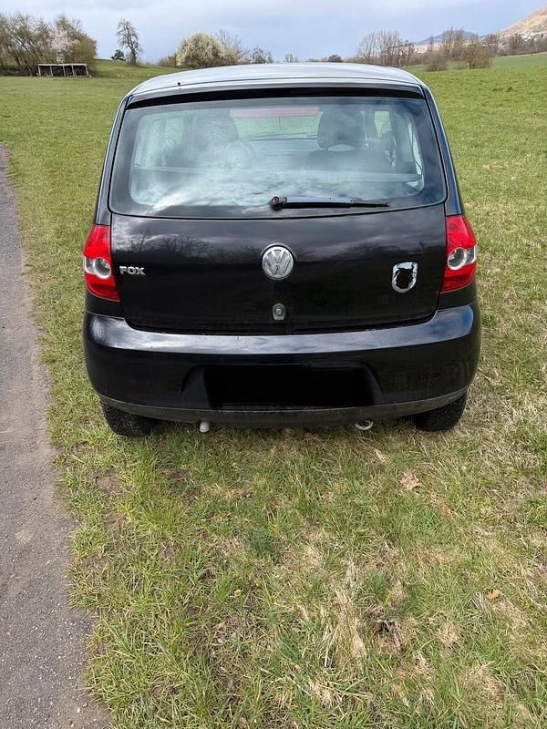 Gebraucht VW Fox 54 PS (39 kW) 2005 Schwarz Kleinwagen