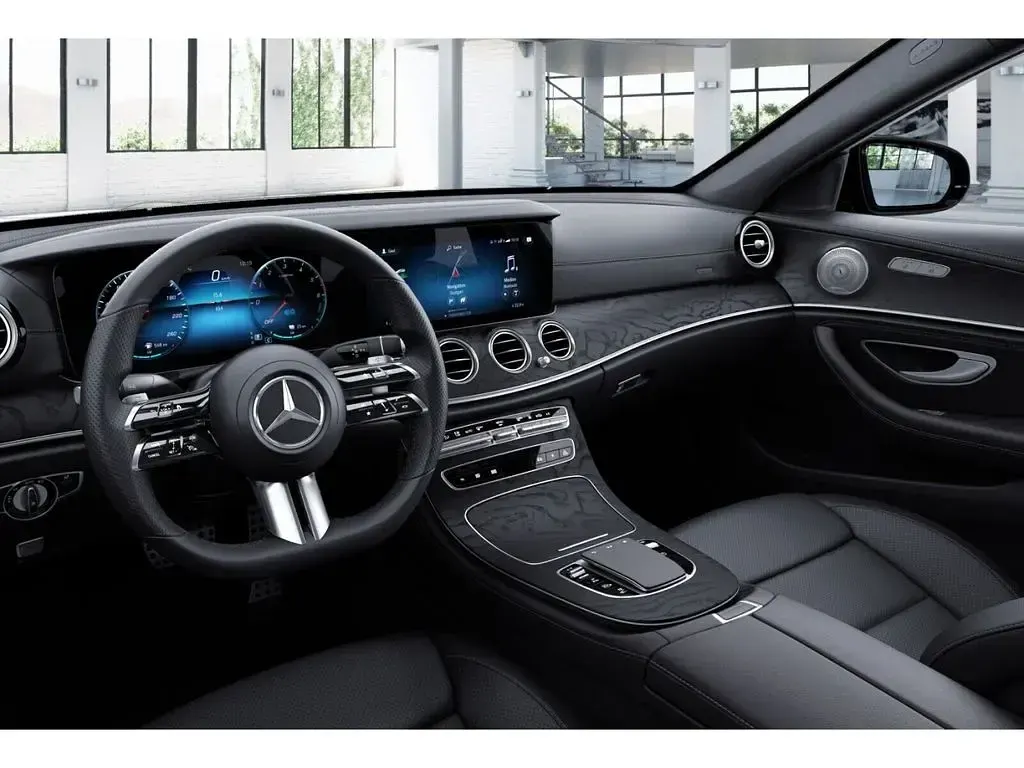 Gebraucht Mercedes E300 AMG 194 PS (142 kW) 2022 Weiß Limousine