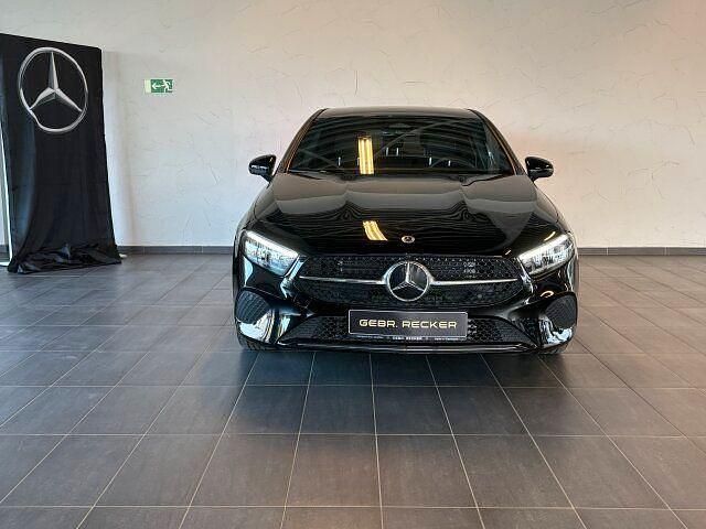 Gebraucht Mercedes A200 Advanced 150 PS (110 kW) 2024 Lack kosmosschwarz Limousine