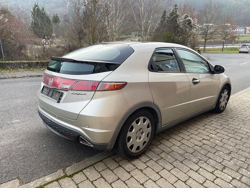 Gebraucht Honda Civic Executive 140 PS (102 kW) 2008 Silber Kleinwagen
