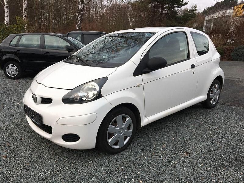 Gebraucht Toyota Aygo Basis 68 PS (50 kW) 2009 Weiß Kleinwagen