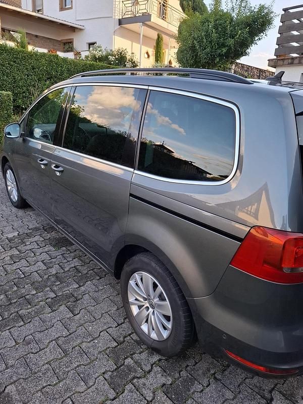 Gebraucht VW Sharan 177 PS (130 kW) 2015 Grau Van / Kleinbus