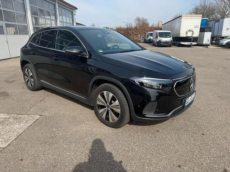 Second-hand Mercedes EQA250+ 139 kW (190 CP) 2022 Negru SUV