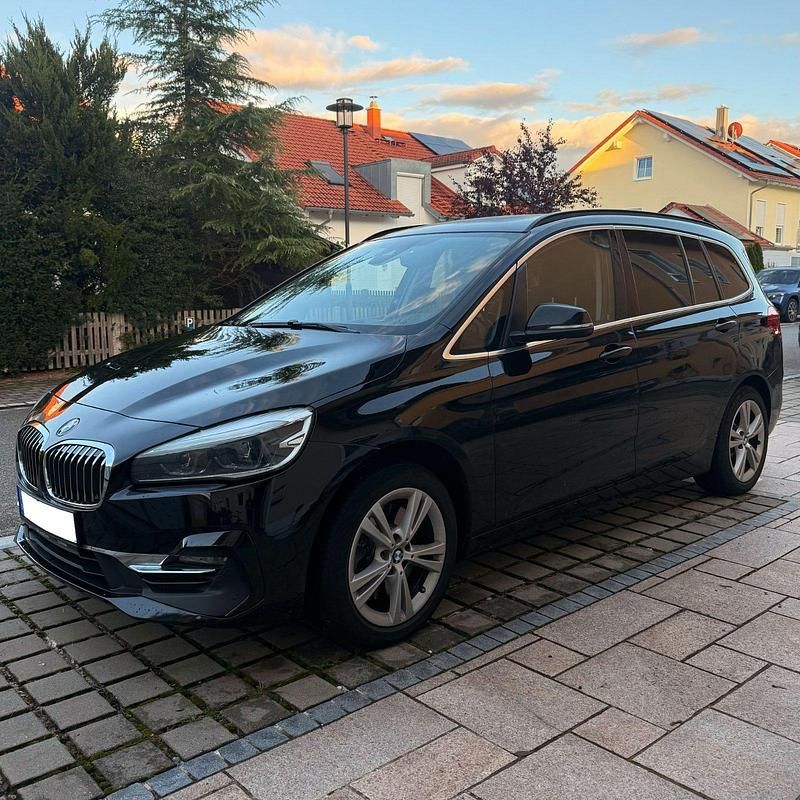 Schwarz Gebraucht 2018 BMW 218 Gran Tourer Luxury Line Van / Kleinbus | 12.300 € (Fairer Preis) - Bild 1/4