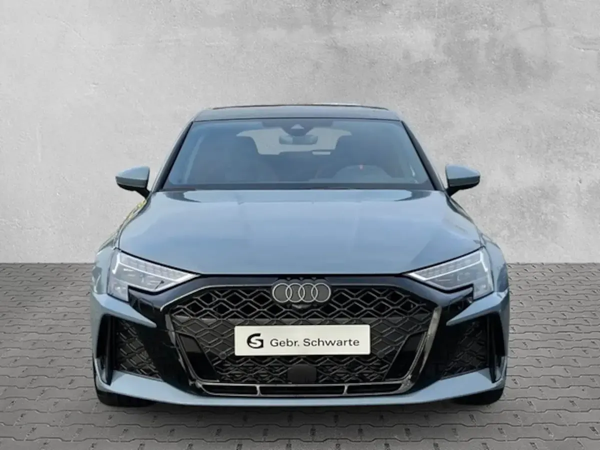 Gebraucht Audi RS3 Sportback Ambiente 400 PS (294 kW) 2025 Kemoragrau metallic Kleinwagen