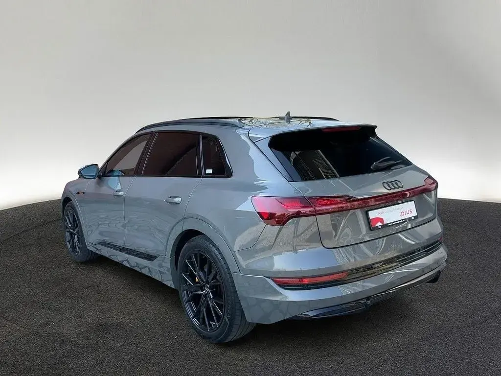 Gebraucht Audi e-tron Ambiente 300 kW (408 PS) 2022 Chronosgrau metallic SUV