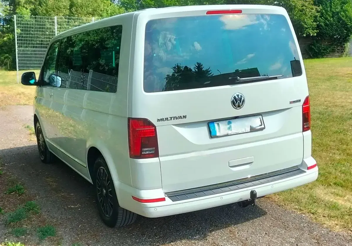 Gebraucht VW Multivan Generation Six 204 PS (150 kW) 2021 Weiß Van / Kleinbus