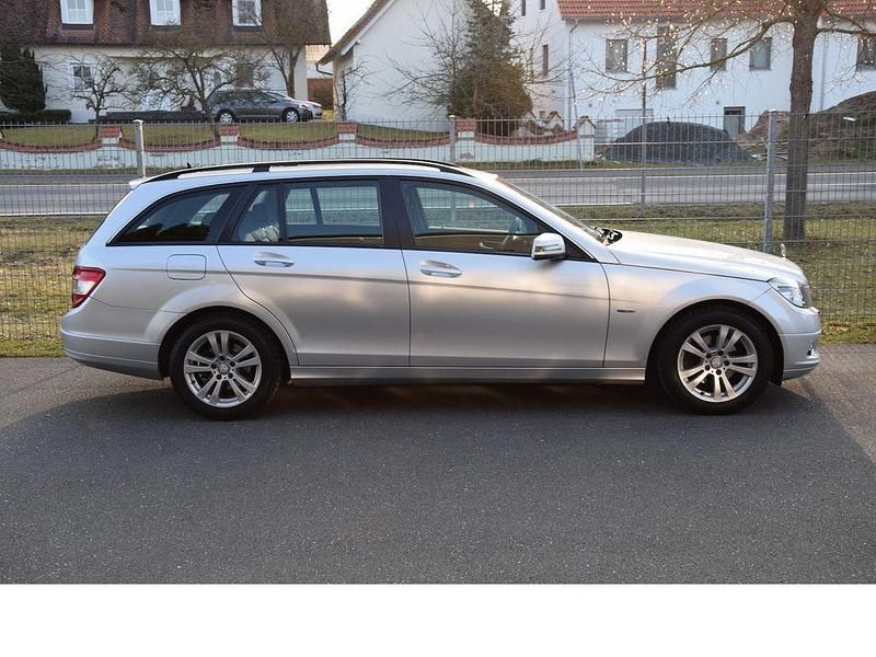 Gebraucht Mercedes C200 136 PS (100 kW) 2011 Silber Limousine