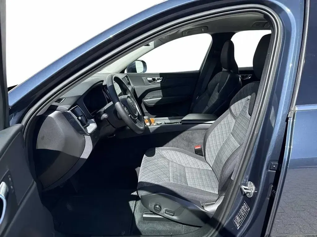 Gebraucht Volvo XC60 Core 197 PS (144 kW) 2022 723 denim blue metallic SUV