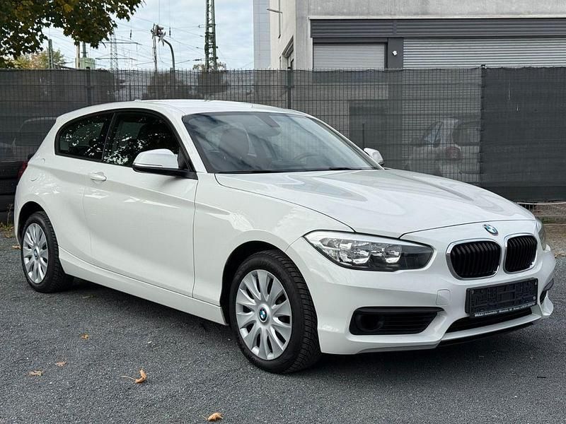 Weiß Gebraucht 2015 BMW 120 Advantage Kleinwagen | 11.950 € (Guter Preis) - Bild 1/4