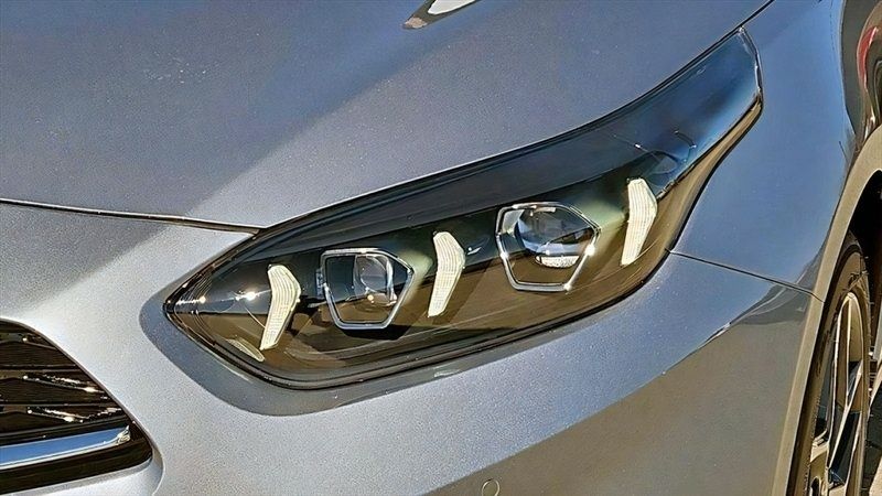 Gebraucht Kia Ceed 140 PS (102 kW) 2024 Silber Kleinwagen