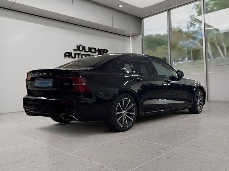 Gebraucht Volvo S60 Plus 250 PS (183 kW) 2022 Schwarz Limousine