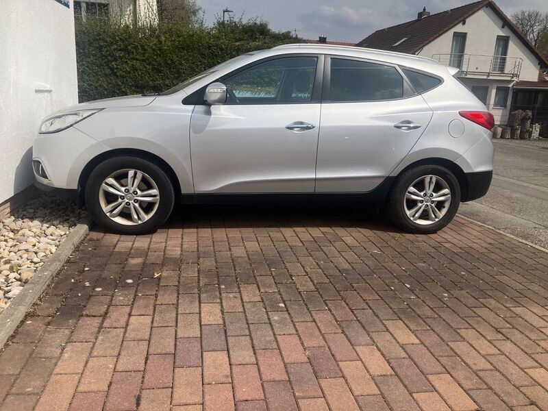 Silber Gebraucht 2013 Hyundai ix35 Comfort SUV | 6.500 € (Superpreis) - Bild 1/4