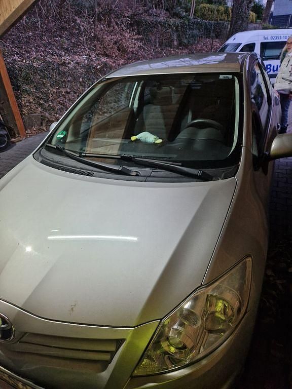Gebraucht Toyota Auris 132 PS (97 kW) 2010 Silber Kleinwagen