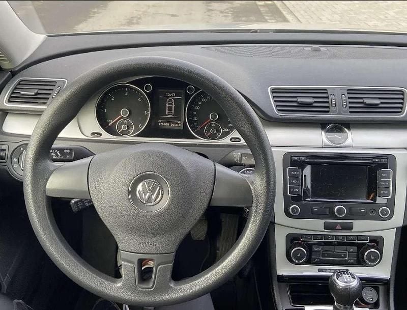 Gebraucht VW Passat Highline 140 PS (102 kW) 2011 Limousine