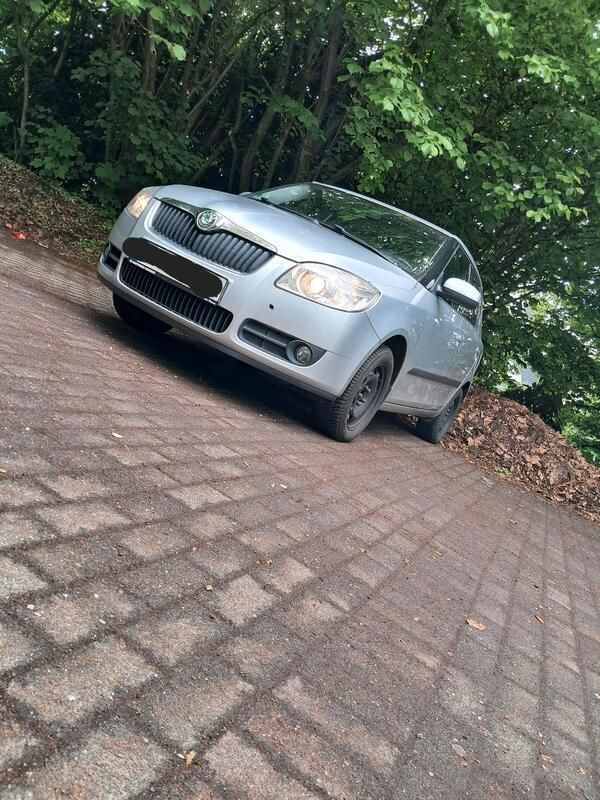 Silber Gebraucht 2008 Skoda Fabia Limousine | 1.900 € (Superpreis) - Bild 1/4