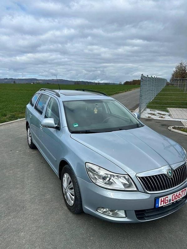 Gebraucht Skoda Octavia Elegance 160 PS (117 kW) 2009 Silber Kombi