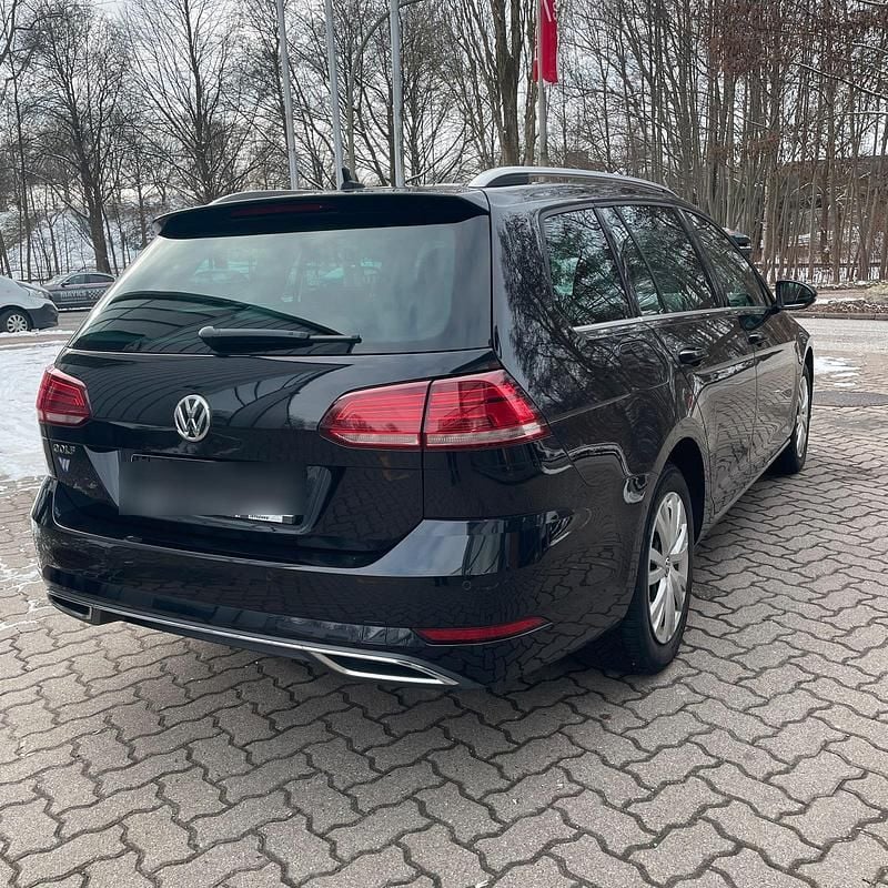 Gebraucht VW Golf VII Highline 150 PS (110 kW) 2019 Schwarz Kombi