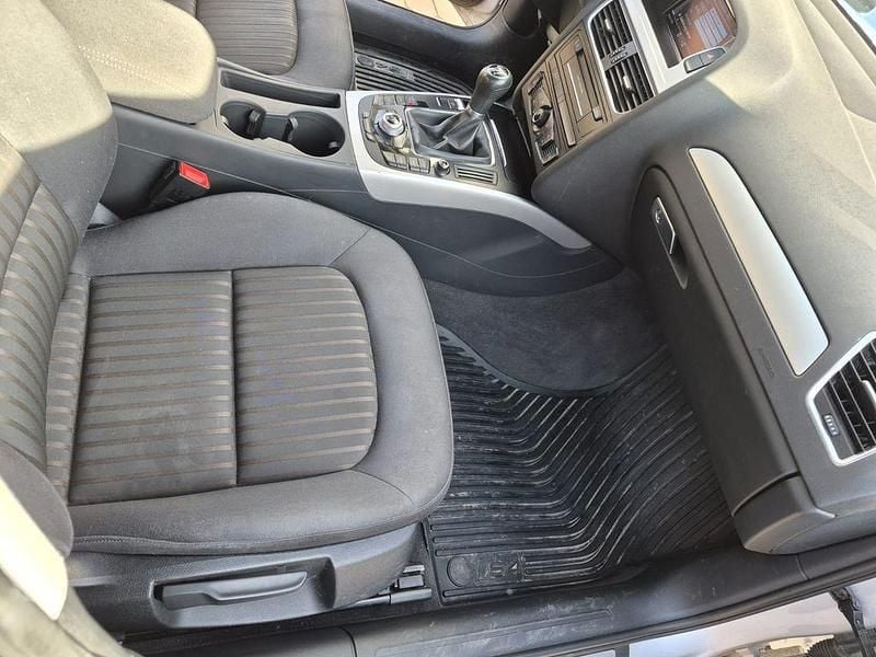 Second-hand Audi A4 120 CP (88 kW) 2011 Argintiu Berlinǎ