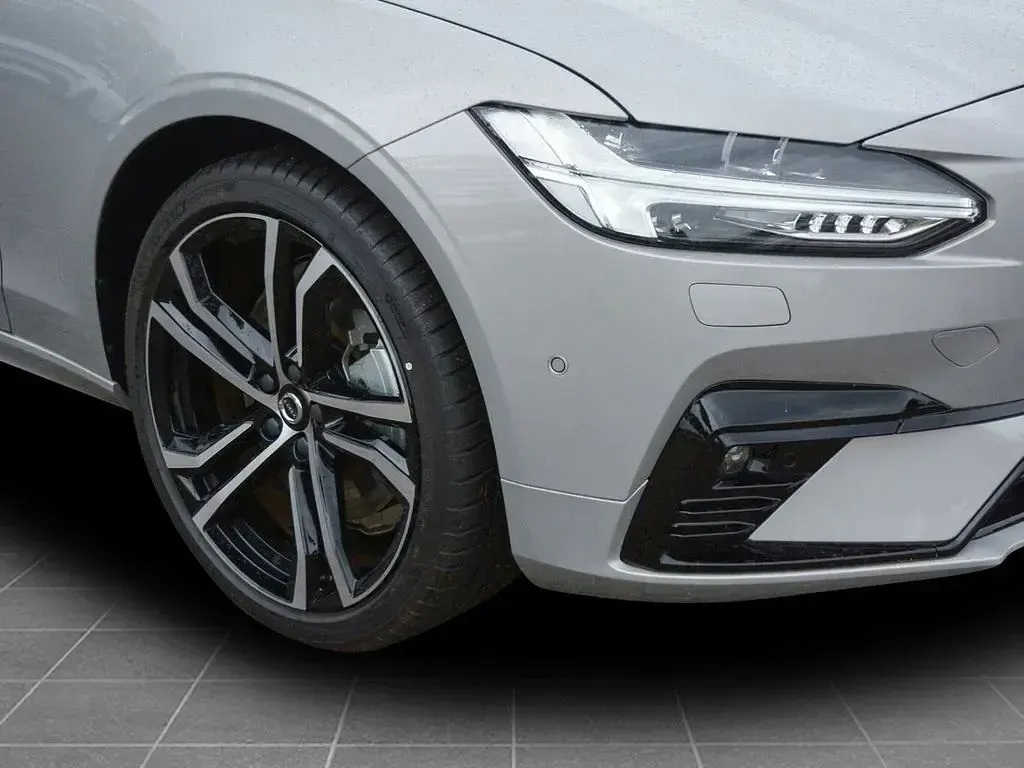 Gebraucht Volvo V90 Plus 197 PS (144 kW) 2023 Silver dawn metallic Kombi