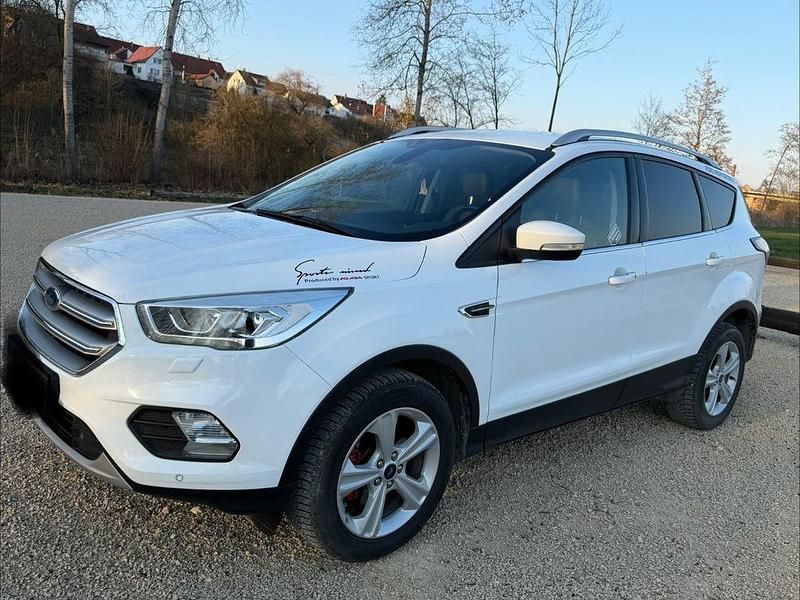 Gebraucht Ford Kuga Trend 150 PS (110 kW) 2017 Weiß SUV