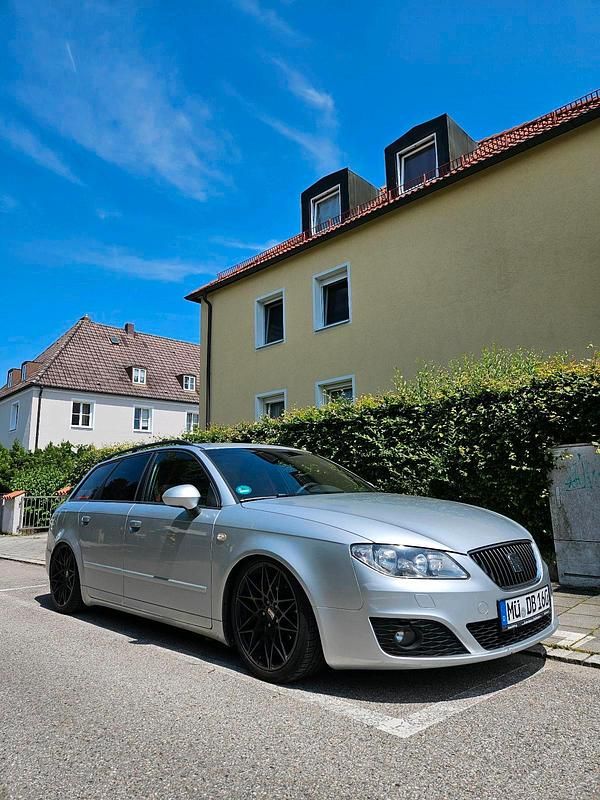 Silber Gebraucht 2011 Seat Exeo Kombi | 4.999 € - Bild 1/4