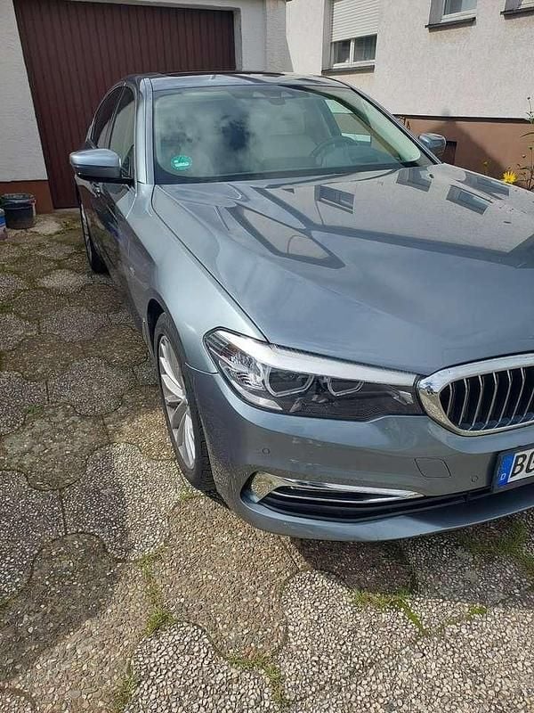 Grau Gebraucht 2018 BMW 530 Luxury Line Limousine | 29.000 € (Guter Preis) - Bild 1/4