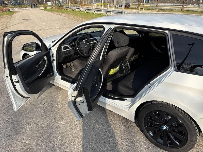 Gebraucht BMW 318 Advantage 150 PS (110 kW) 2016 Weiß Kombi