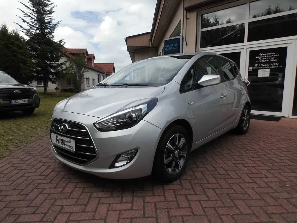 Gebraucht Hyundai ix20 Trend 116 PS (85 kW) 2016 Silber Kleinwagen